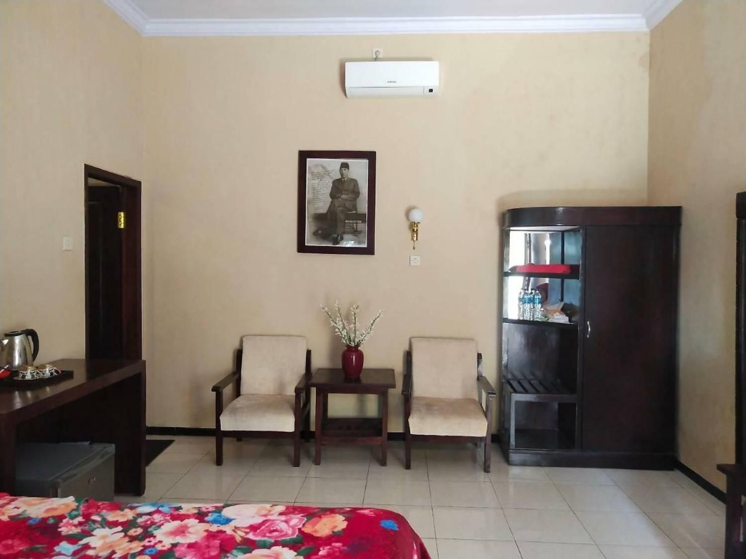 פרובולינגו Surya Guest House מראה חיצוני תמונה